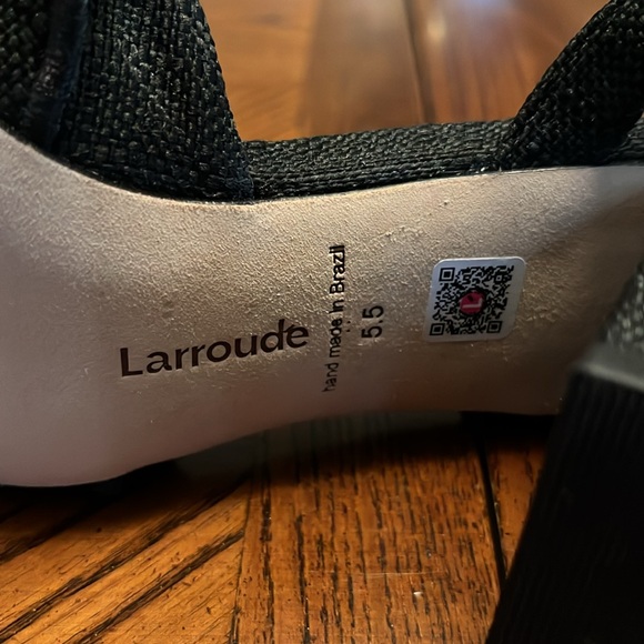 LARROUDE SELENA RUFFLE SANDAL IN BLACK RAFFIA. SIZE 5.5. - Picture 10 of 10